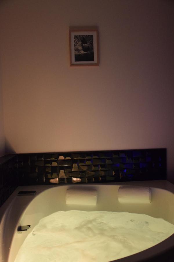 Au Fil De L'O Bed and Breakfast Bisseuil Εξωτερικό φωτογραφία